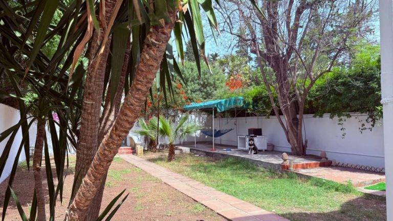 Villa de 462 m sur deux niveaux a menzah 1