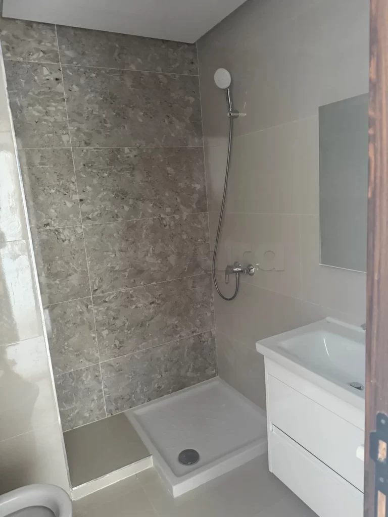 A v un appartement neuf à ain zaghouan nord