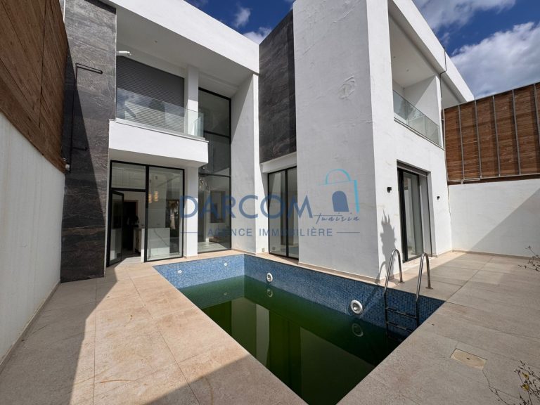 Villa jumel&eacute;e la soukra