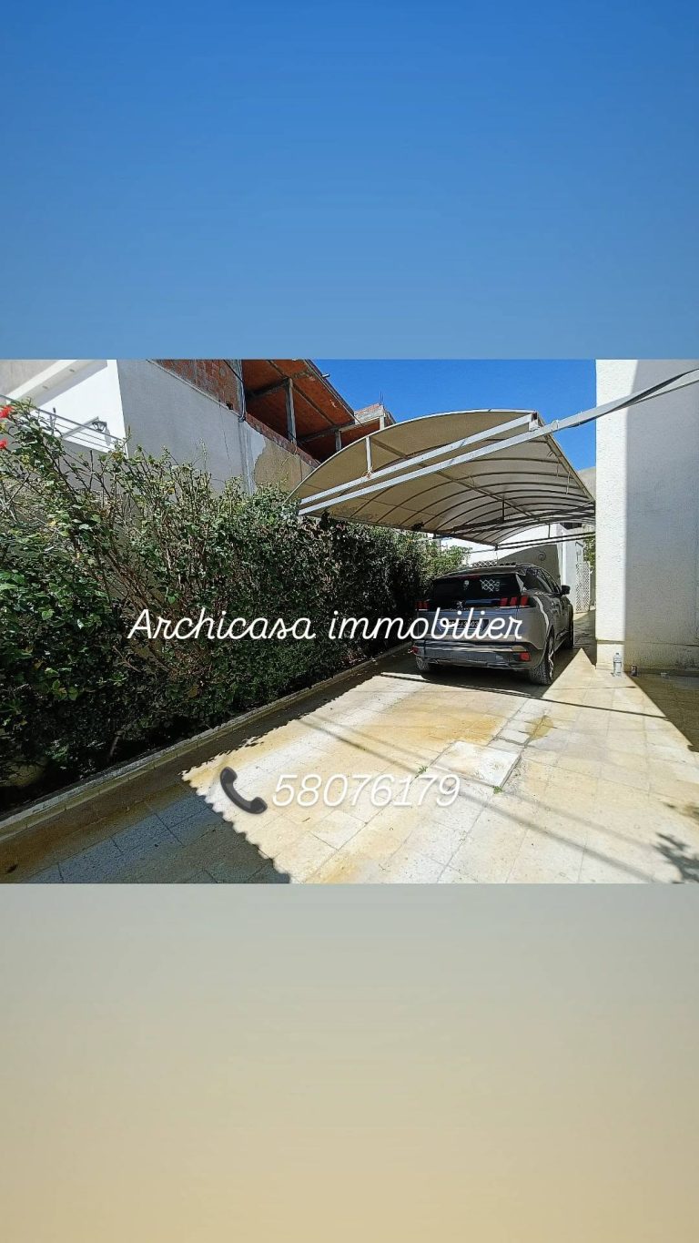 Une villa avec piscine