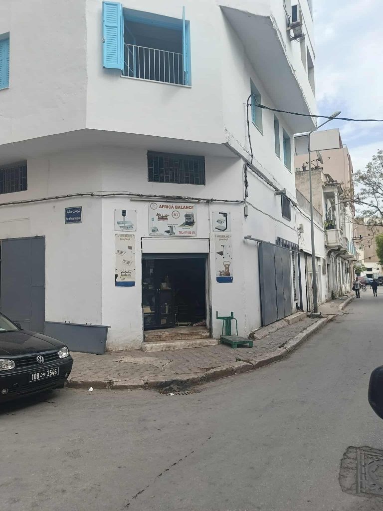Deux bureaux et 3 locaux commerciaux &agrave; beb la3sal