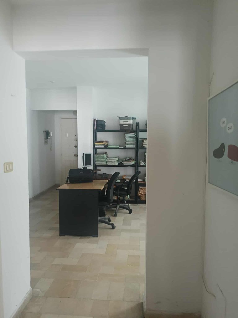 Deux bureaux et 3 locaux commerciaux &agrave; beb la3sal
