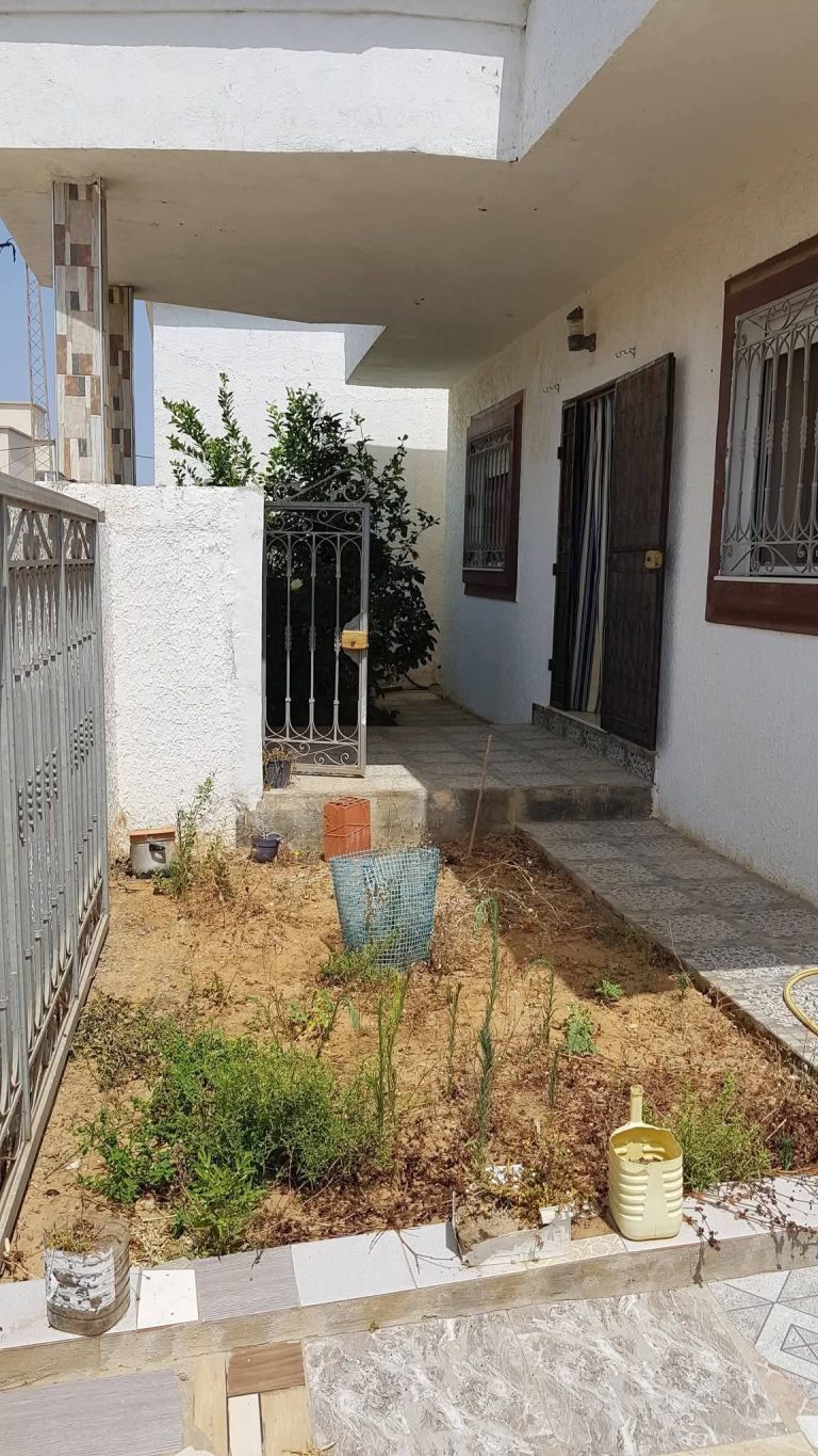 Villa et studio ds 221m2 el haouaria