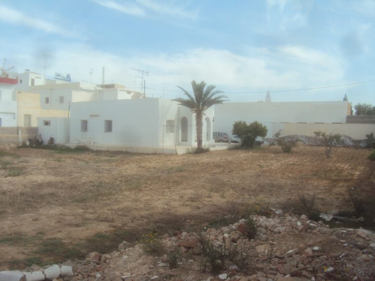 Terrain de 620 m2 route el ain km 2