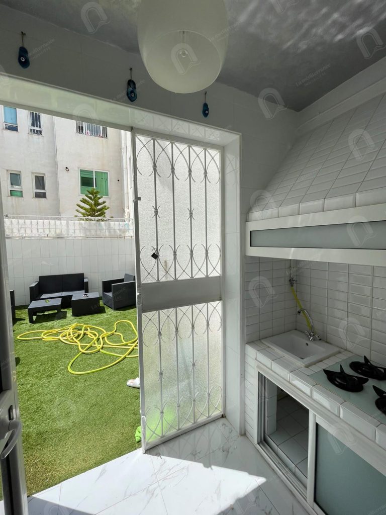 Un appartement s3 hst au bardo hedi chaker
