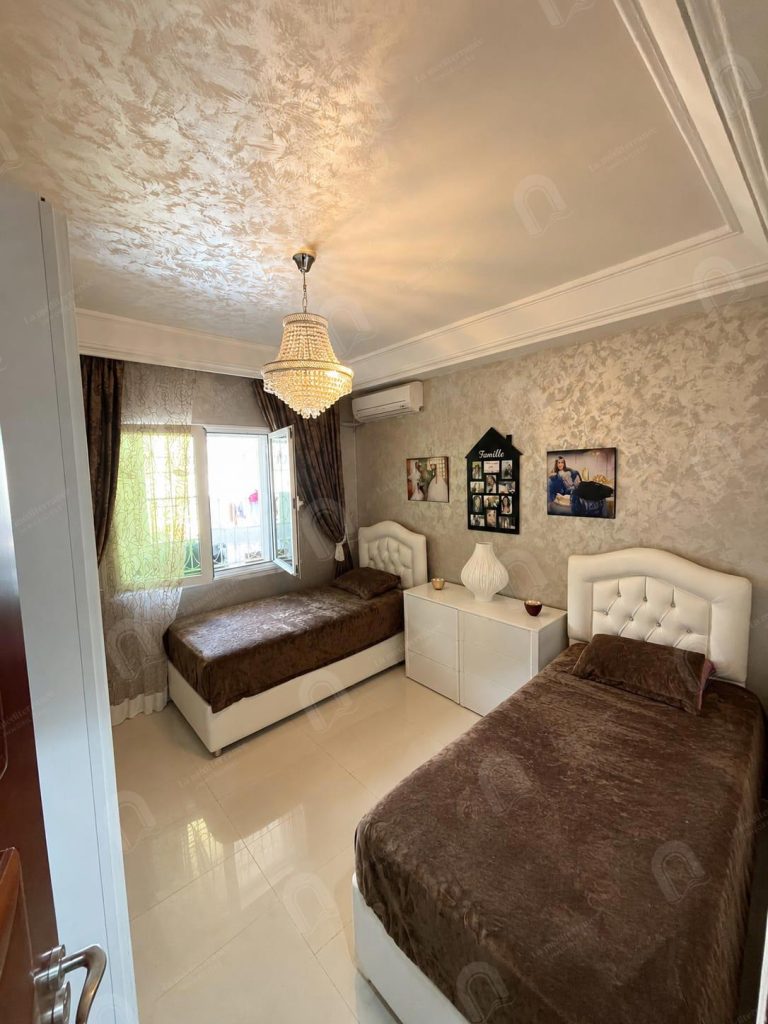 Un appartement s3 hst au bardo hedi chaker