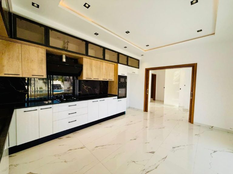 V631 villa camelia