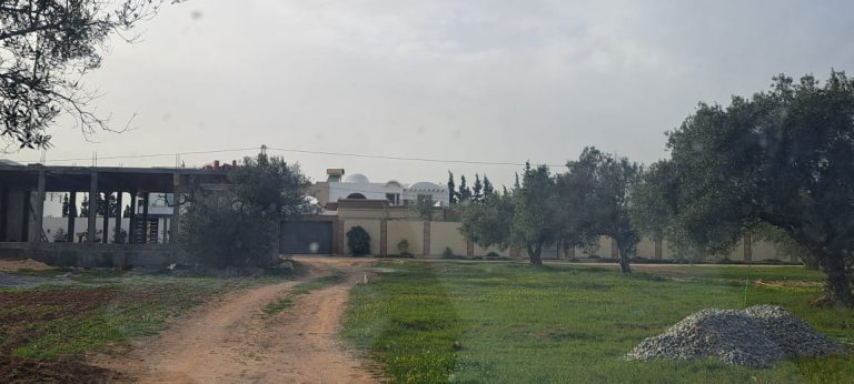 Un lot de terrain de 200m dans une zone villa