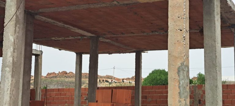Une villa inachev&eacute;e &agrave; menchar de hammamet
