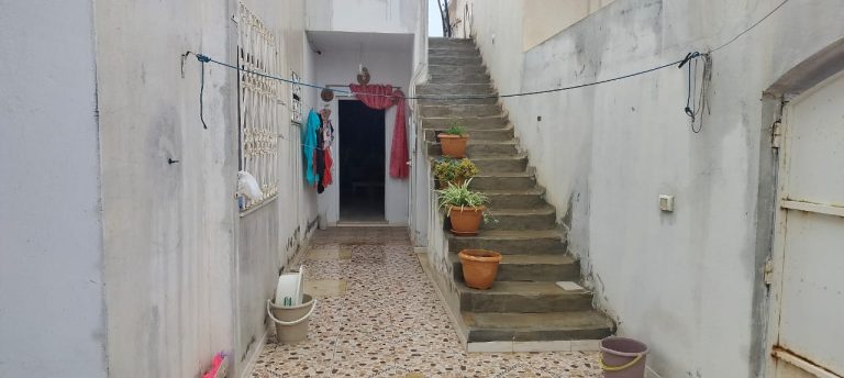 Une maison &agrave; sidi hammed de la route principale