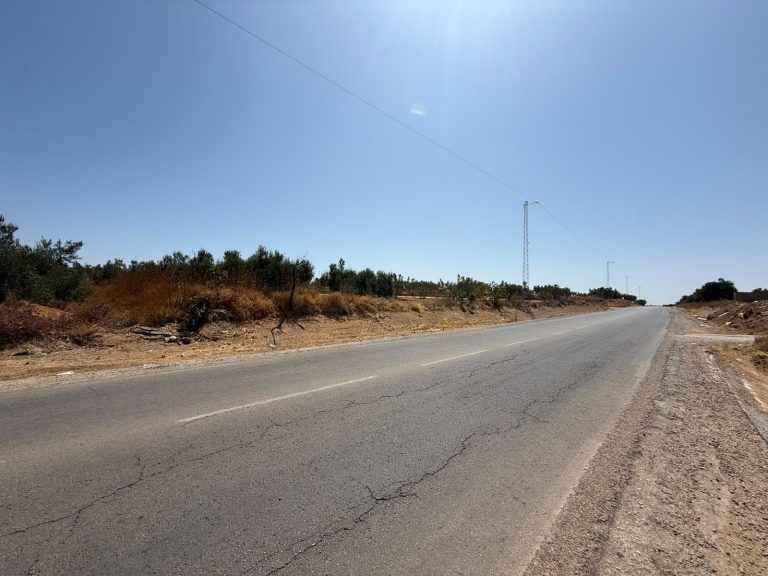 Terrain sur le route thrayet ouerdanine