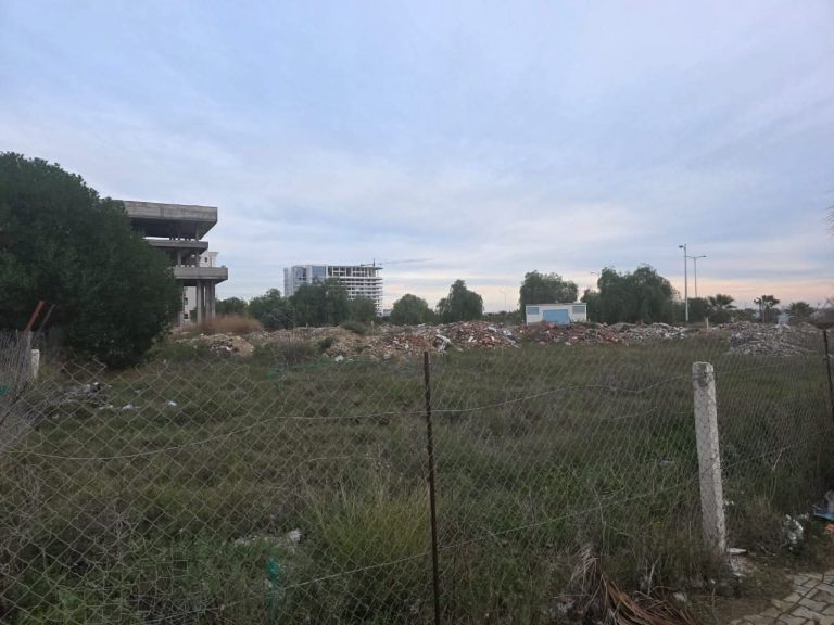 Magnifique terrain constructible r3 de 2000m lac 2