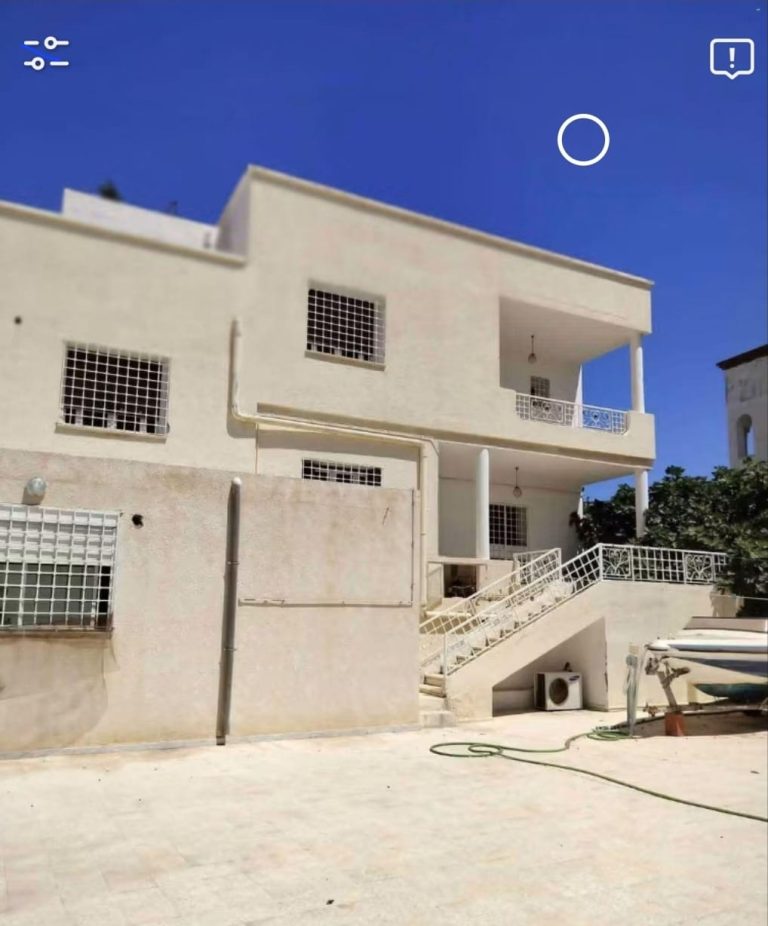 Villa de 900 m2 &agrave; cit&eacute; zahra sousse