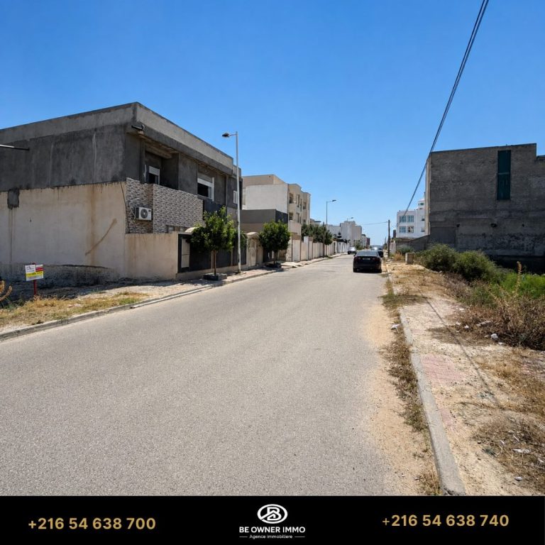 Terrain de 349 m2 av