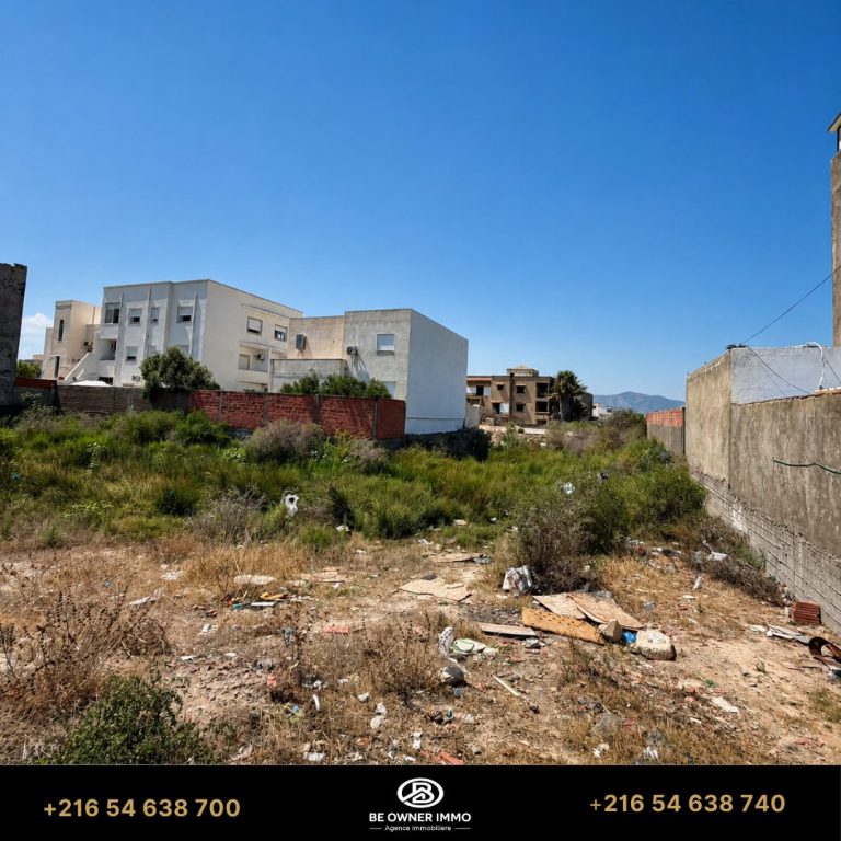 Terrain de 349 m2 av