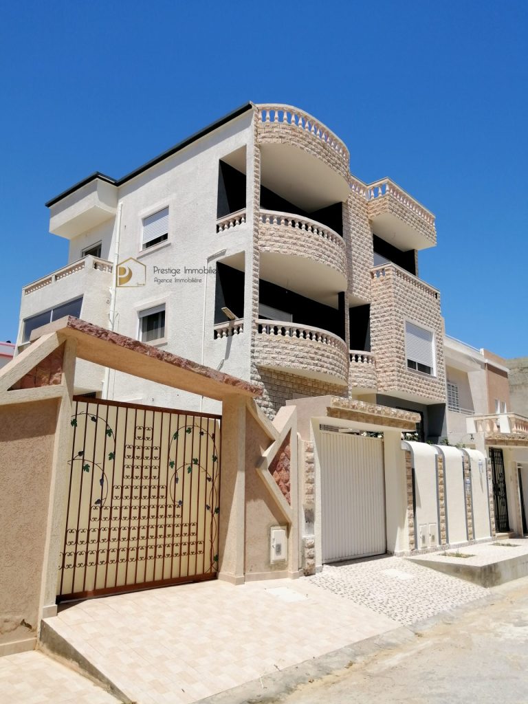 Quadruplex à 2 niveaux avec cave
