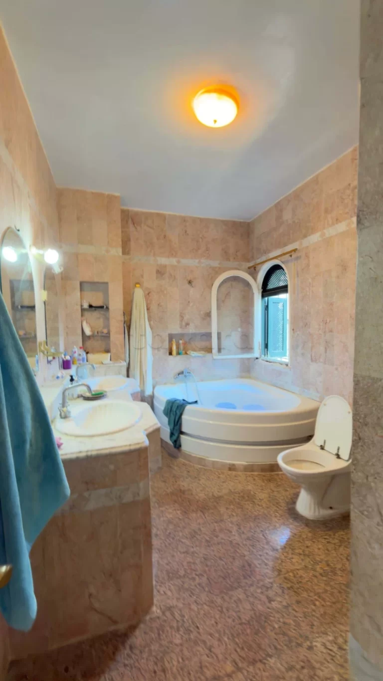 Magnifique triplex situé a menzah 9a