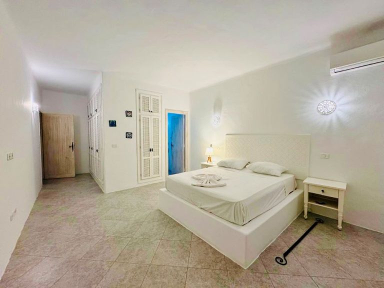 V656 villa celeste sq