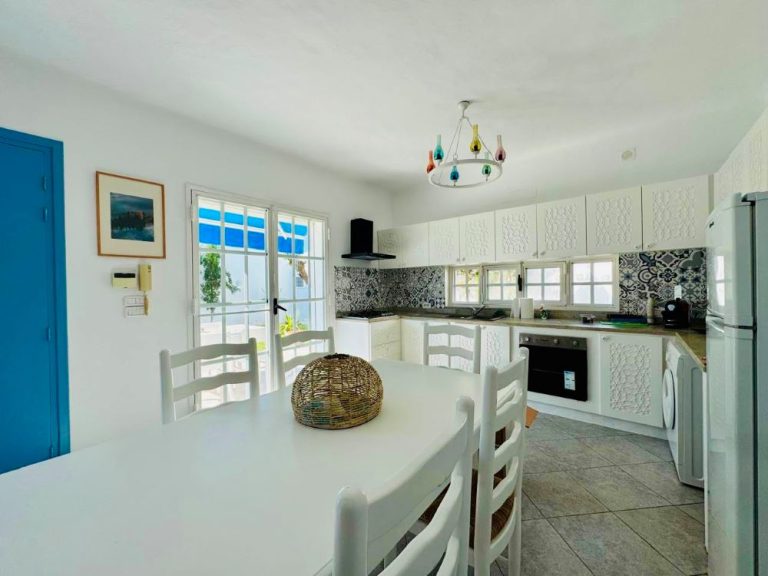 V656 villa celeste sq