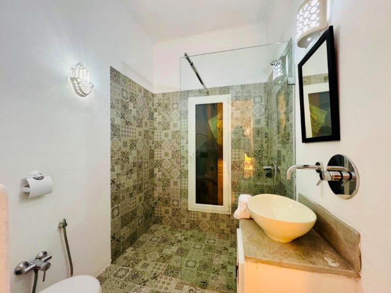 V656 villa celeste km