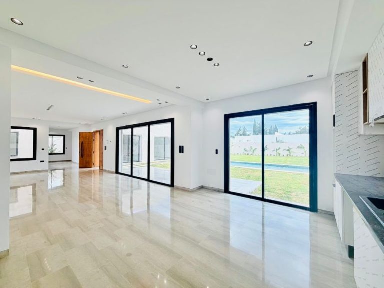 V672 villa la roseraie c