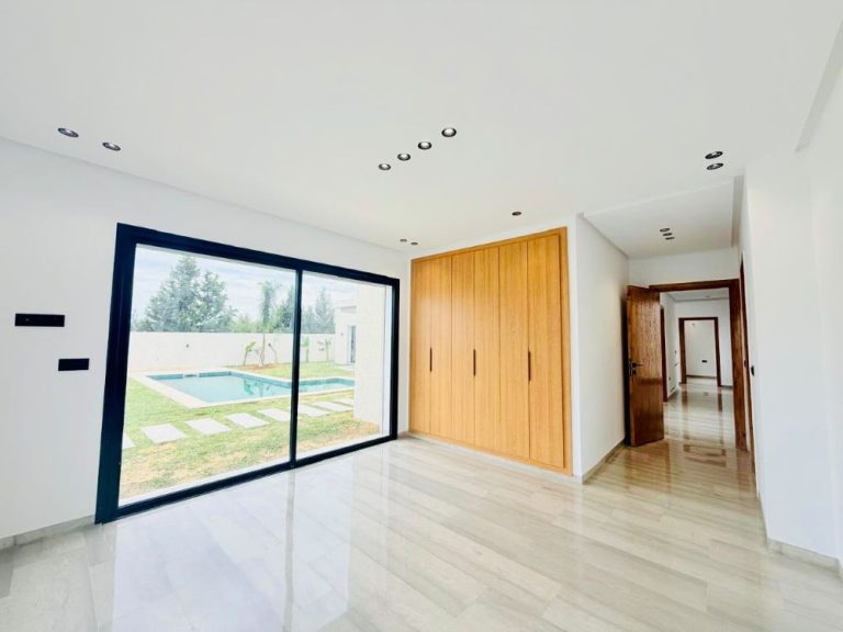 V672 villa la roseraie c