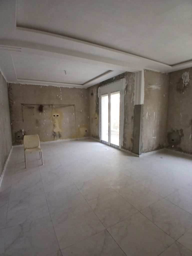 Villa 2 niveaux aux jardkns menzah 1cot&eacute; mosqu&eacute;e
