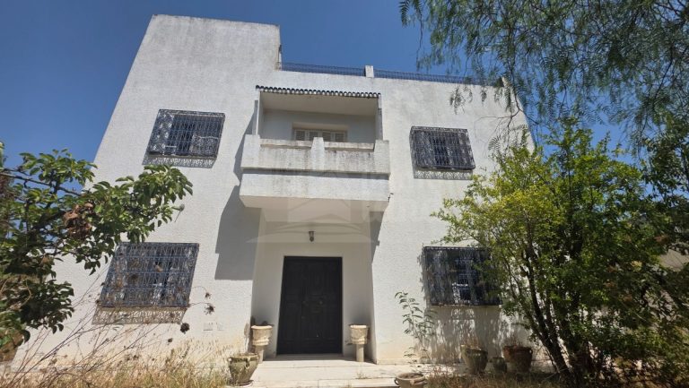Villa de 250 m a menzah 9c