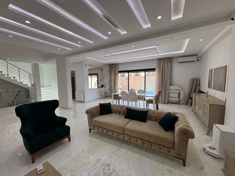Villa avec piscine a raoued