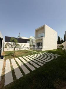 A villa de luxe avec piscine ref581a