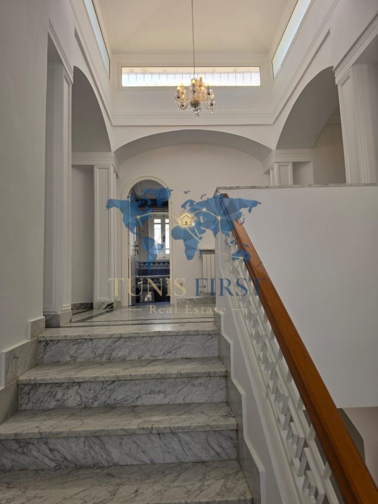 Magnifique villa &agrave; cit&eacute; les pins