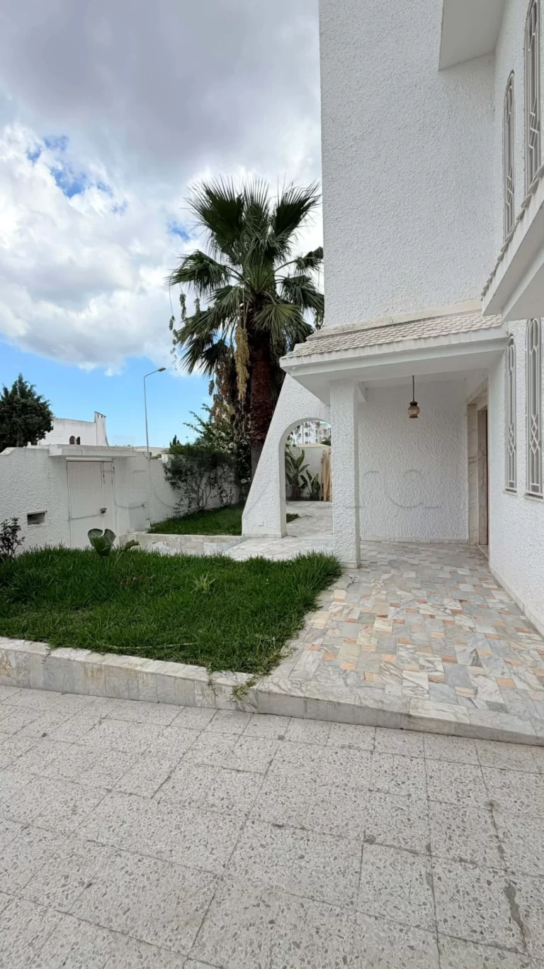 Prestigieuse villa a menzah 9a