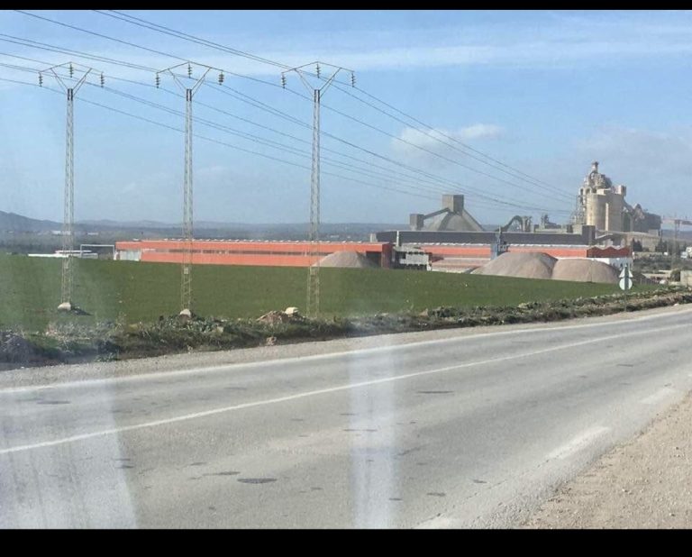 1 hect 800 m avec 100 m facade au bord rr 624