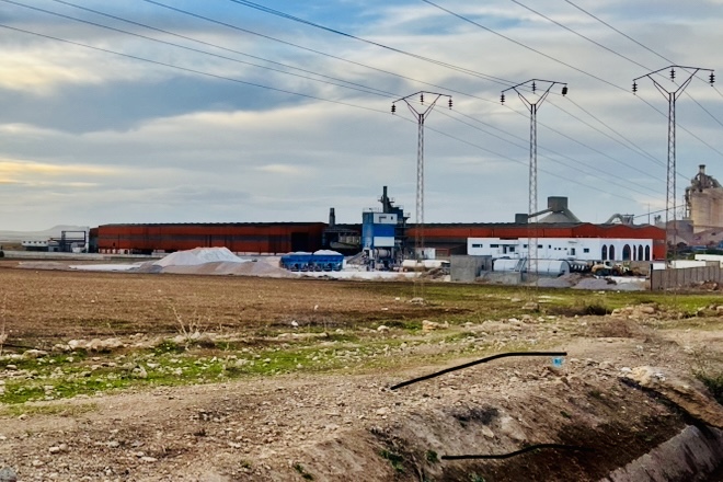 1 hect 800 m avec 100 m facade au bord rr 624