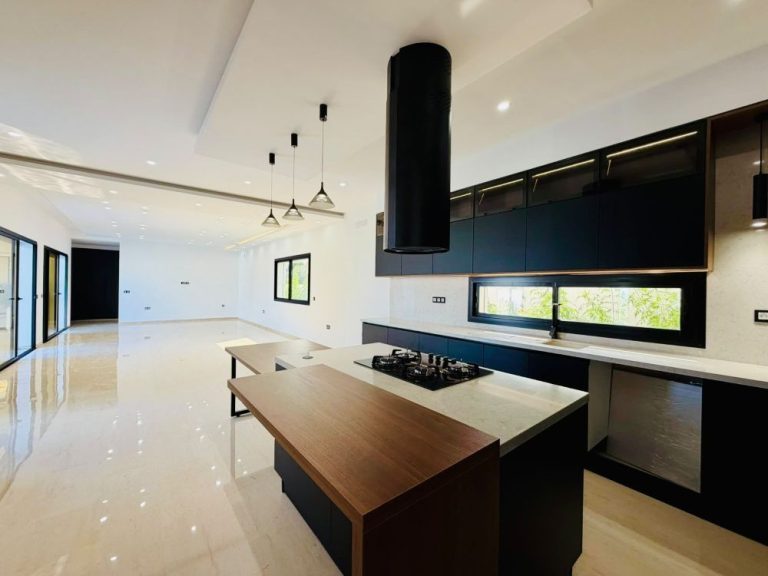 V678 villa sun garden f